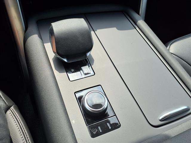 new 2025 Land Rover Discovery car, priced at $69,300