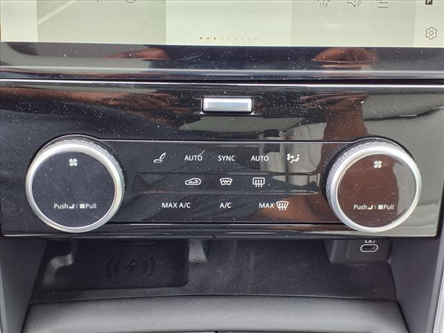 new 2025 Land Rover Discovery car, priced at $69,325