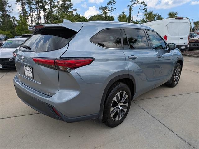 used 2020 Toyota Highlander car, priced at $24,404