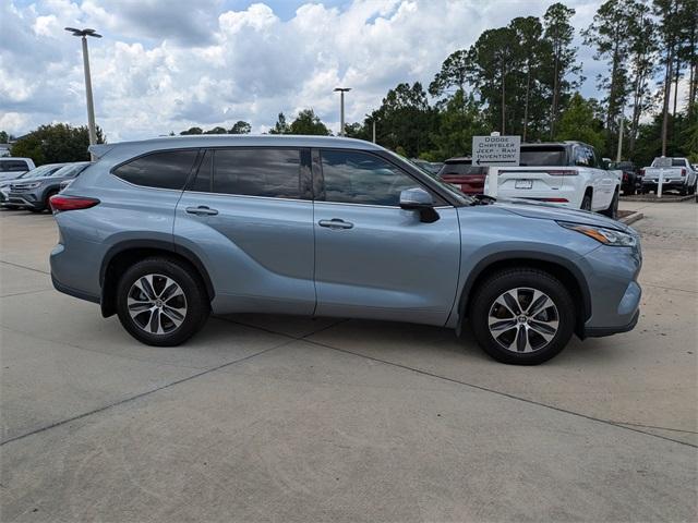used 2020 Toyota Highlander car, priced at $24,404