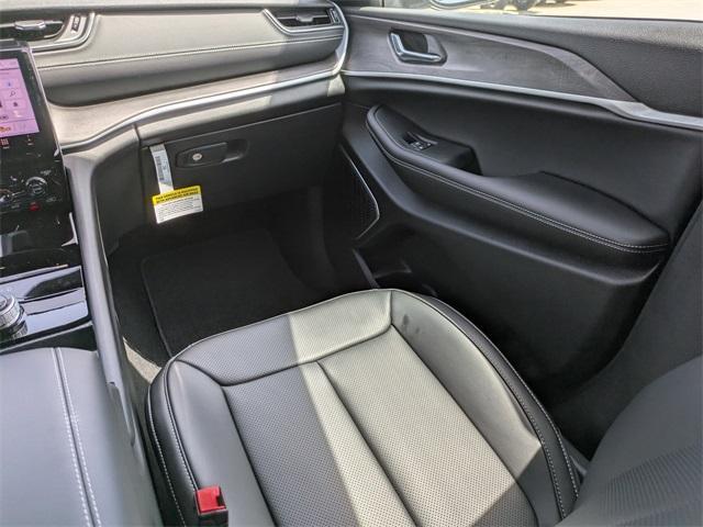 new 2025 Jeep Grand Cherokee car, priced at $56,585