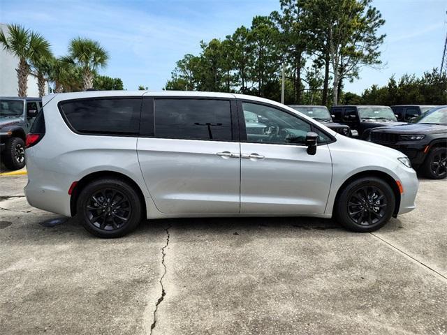 new 2024 Chrysler Pacifica Hybrid car, priced at $54,045