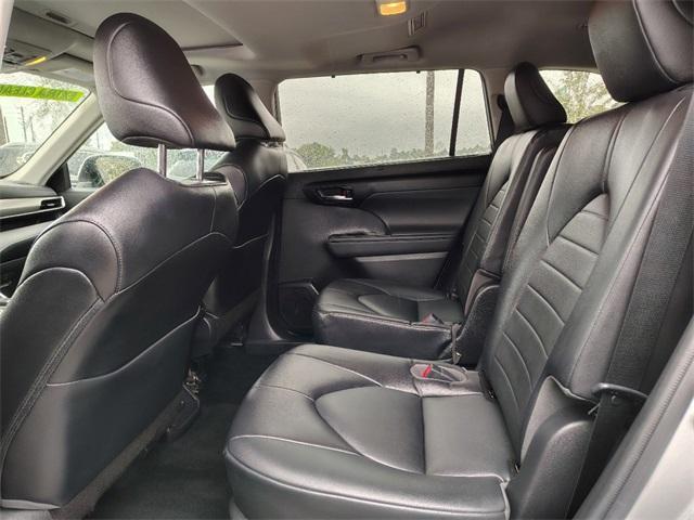 used 2022 Toyota Highlander car, priced at $32,954