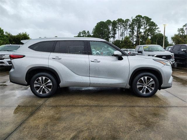 used 2022 Toyota Highlander car, priced at $32,954