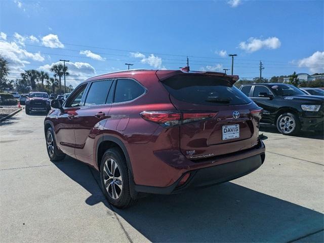 used 2022 Toyota Highlander car, priced at $34,954