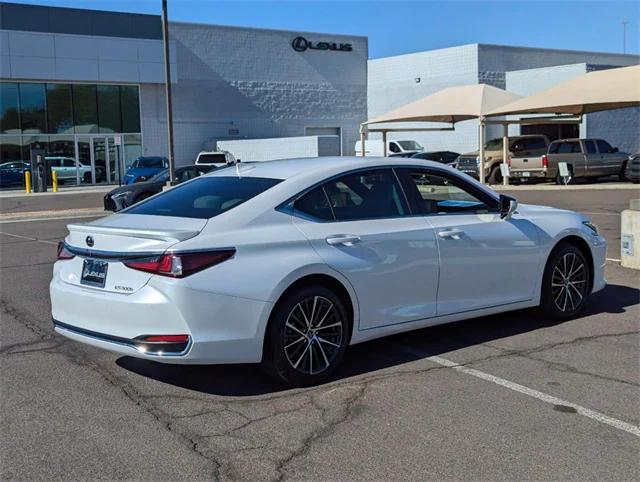 new 2025 Lexus ES 300h car, priced at $49,309