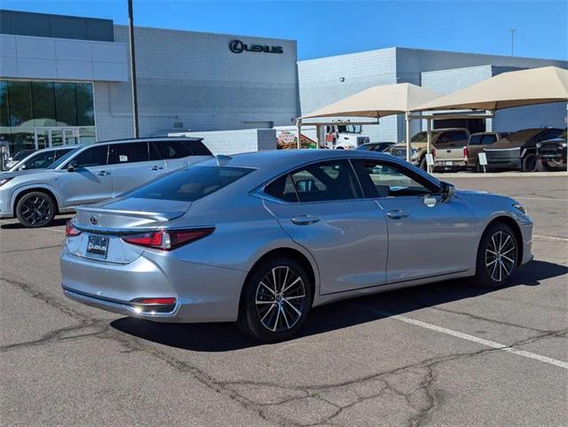 new 2025 Lexus ES 300h car, priced at $51,389