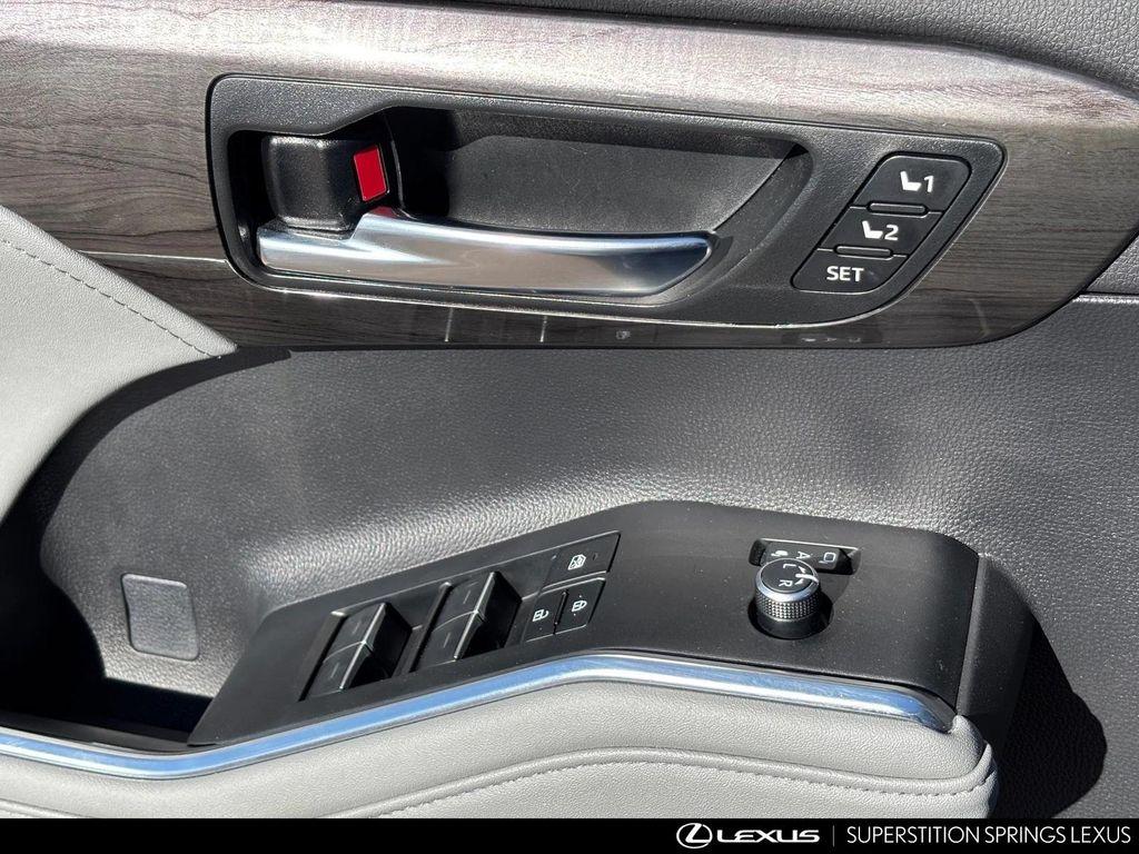 used 2024 Toyota Highlander Hybrid car, priced at $47,895