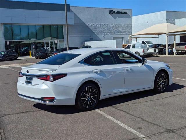 new 2025 Lexus ES 300h car, priced at $51,035