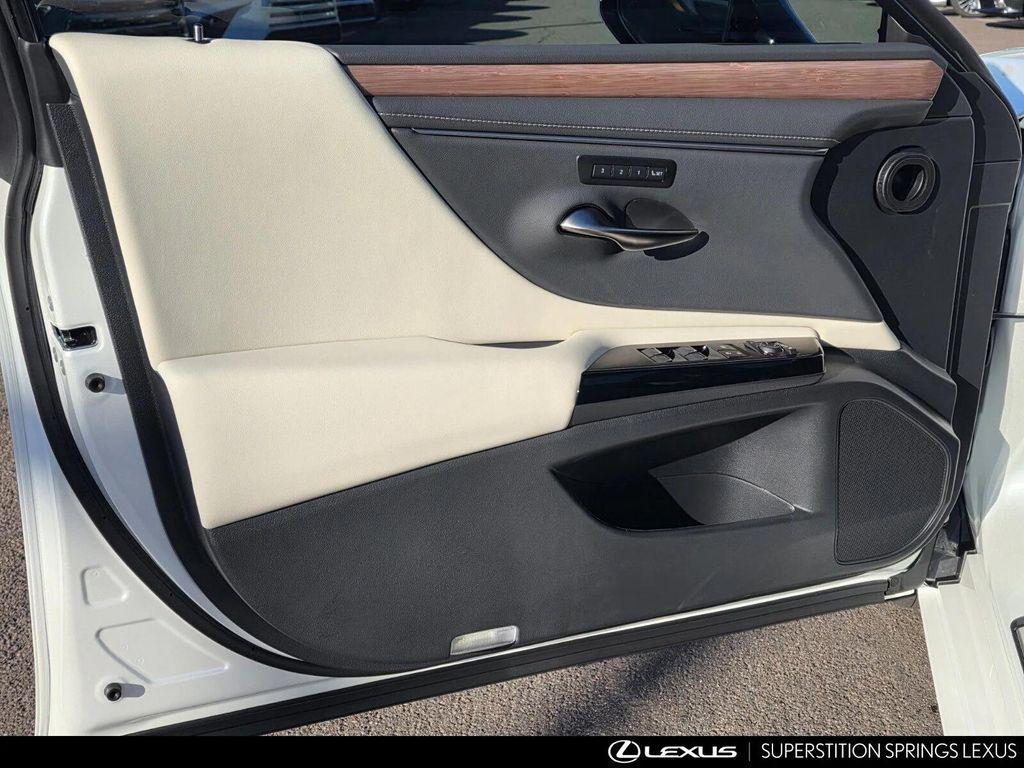 new 2025 Lexus ES 300h car, priced at $48,785