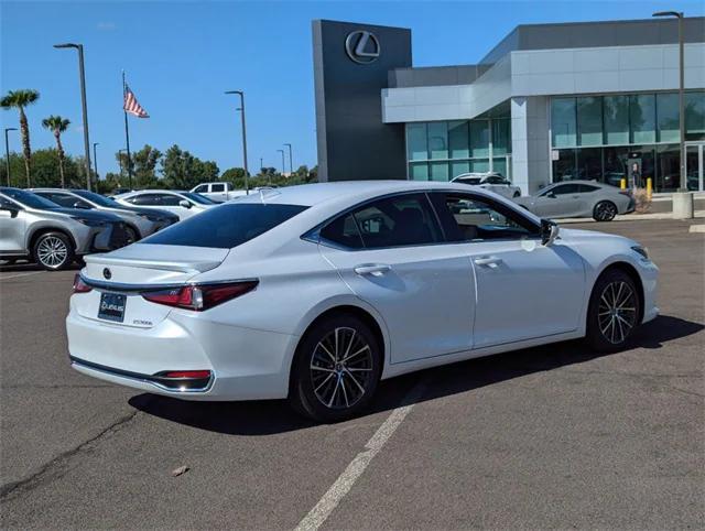 new 2025 Lexus ES 300h car, priced at $50,834