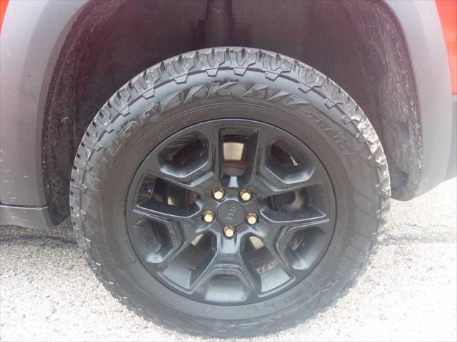 used 2019 Jeep Cherokee car, priced at $12,995