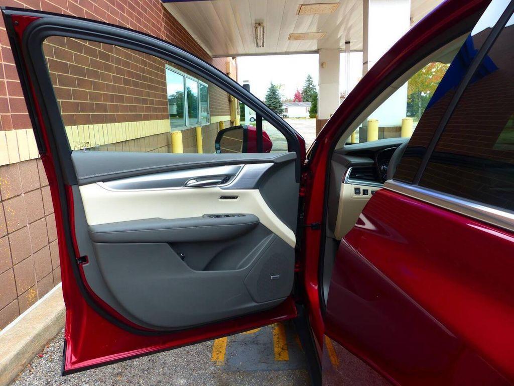 used 2024 Cadillac XT5 car, priced at $29,995