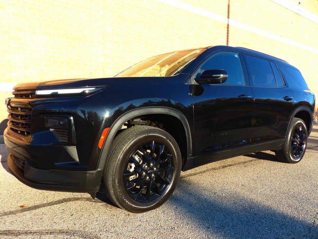 used 2024 Chevrolet Traverse car, priced at $31,995