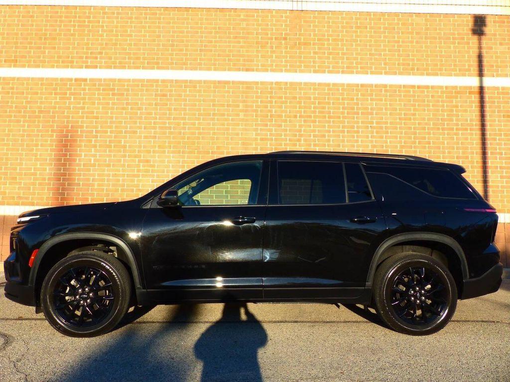 used 2024 Chevrolet Traverse car, priced at $31,995