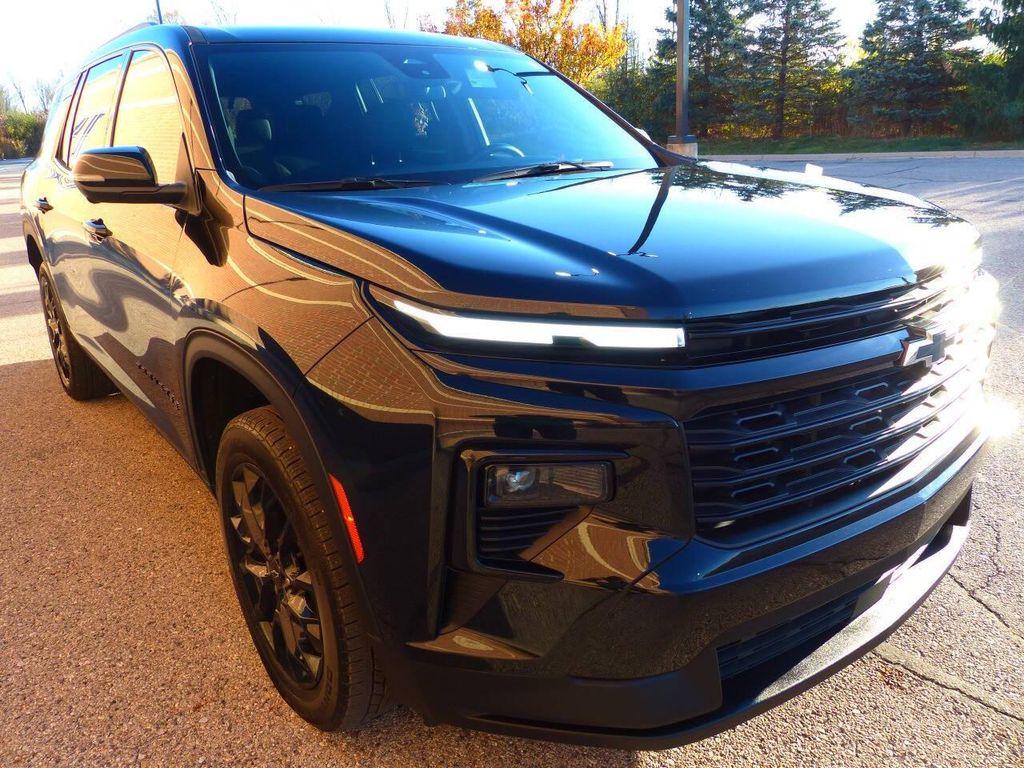 used 2024 Chevrolet Traverse car, priced at $31,995