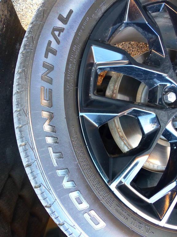 used 2024 Chevrolet Traverse car, priced at $31,995