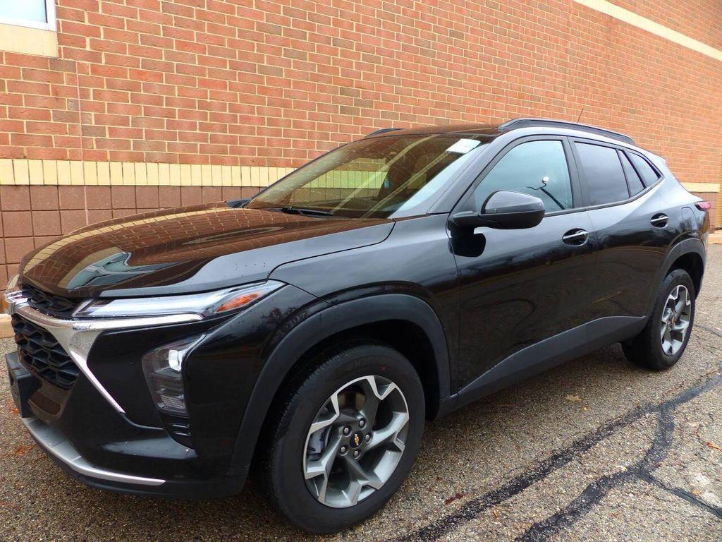 used 2025 Chevrolet Trax car, priced at $17,995