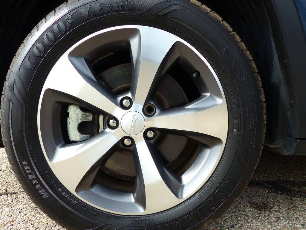 used 2021 Jeep Cherokee car, priced at $15,495