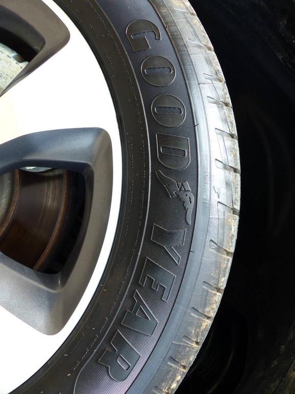 used 2021 Jeep Cherokee car, priced at $15,495