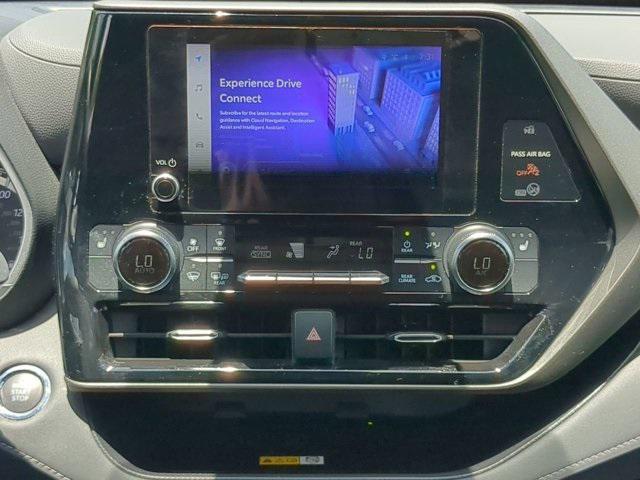 used 2023 Toyota Highlander car, priced at $33,289