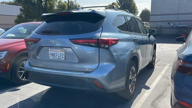 used 2022 Toyota Highlander car, priced at $31,998