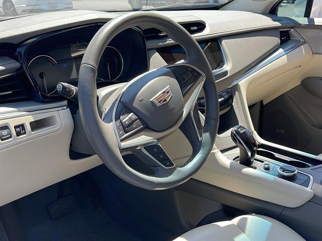 used 2022 Cadillac XT5 car, priced at $31,000