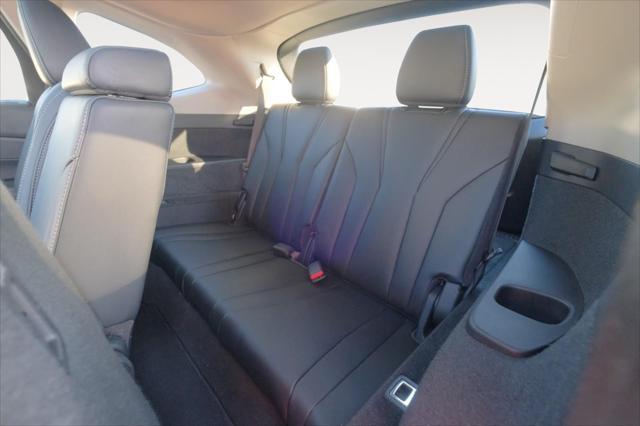 used 2022 Acura MDX car, priced at $43,995