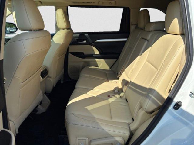 used 2018 Toyota Highlander car, priced at $26,995
