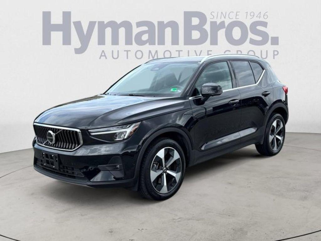 used 2025 Volvo XC40 car, priced at $30,995