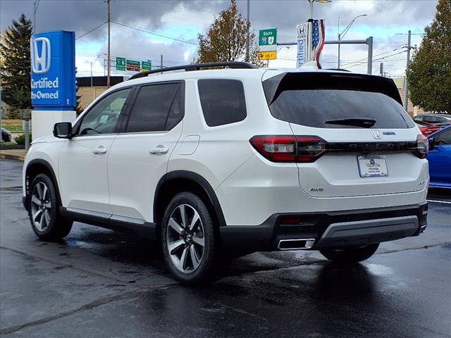 new 2025 Honda Pilot car, priced at $54,930