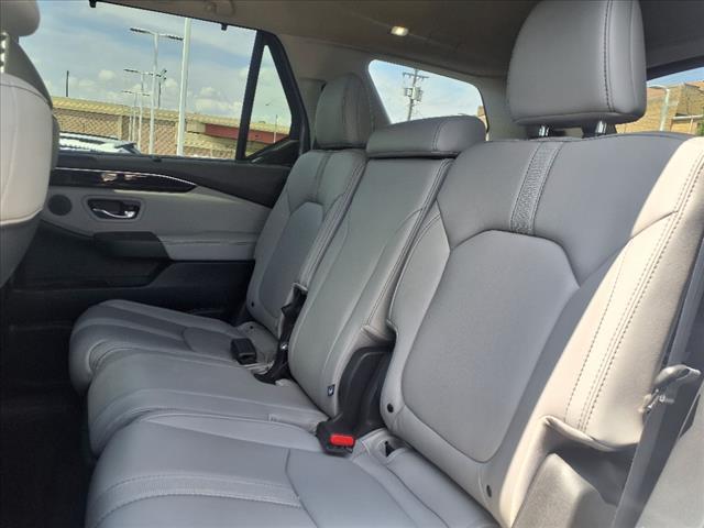 used 2025 Honda Pilot car, priced at $43,998