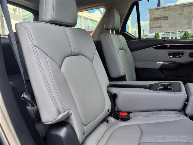 new 2025 Honda Pilot car, priced at $47,050