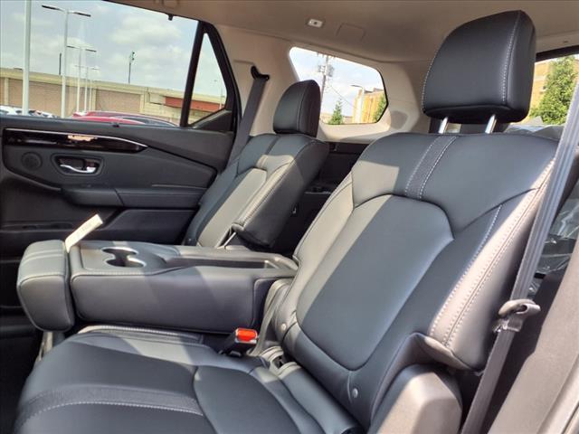 new 2025 Honda Pilot car, priced at $52,040