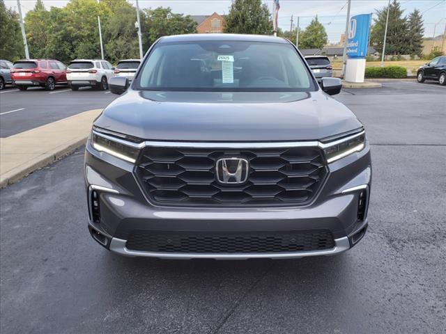 new 2025 Honda Pilot car, priced at $47,725