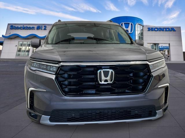 new 2025 Honda Pilot car, priced at $50,695