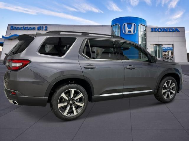 new 2025 Honda Pilot car, priced at $50,695