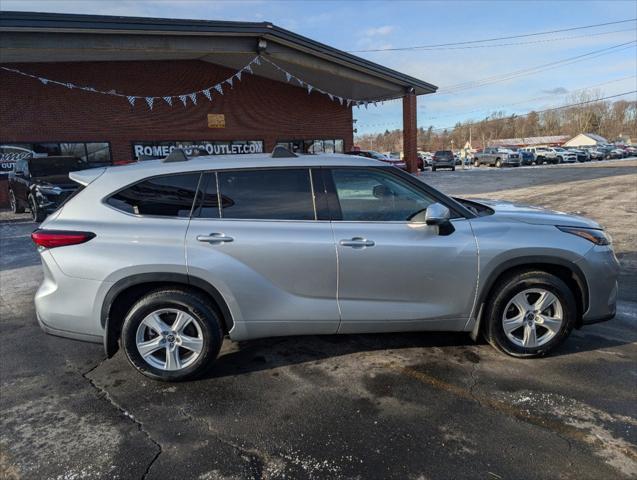 used 2022 Toyota Highlander car, priced at $27,900