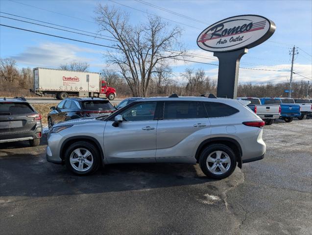 used 2022 Toyota Highlander car, priced at $27,900