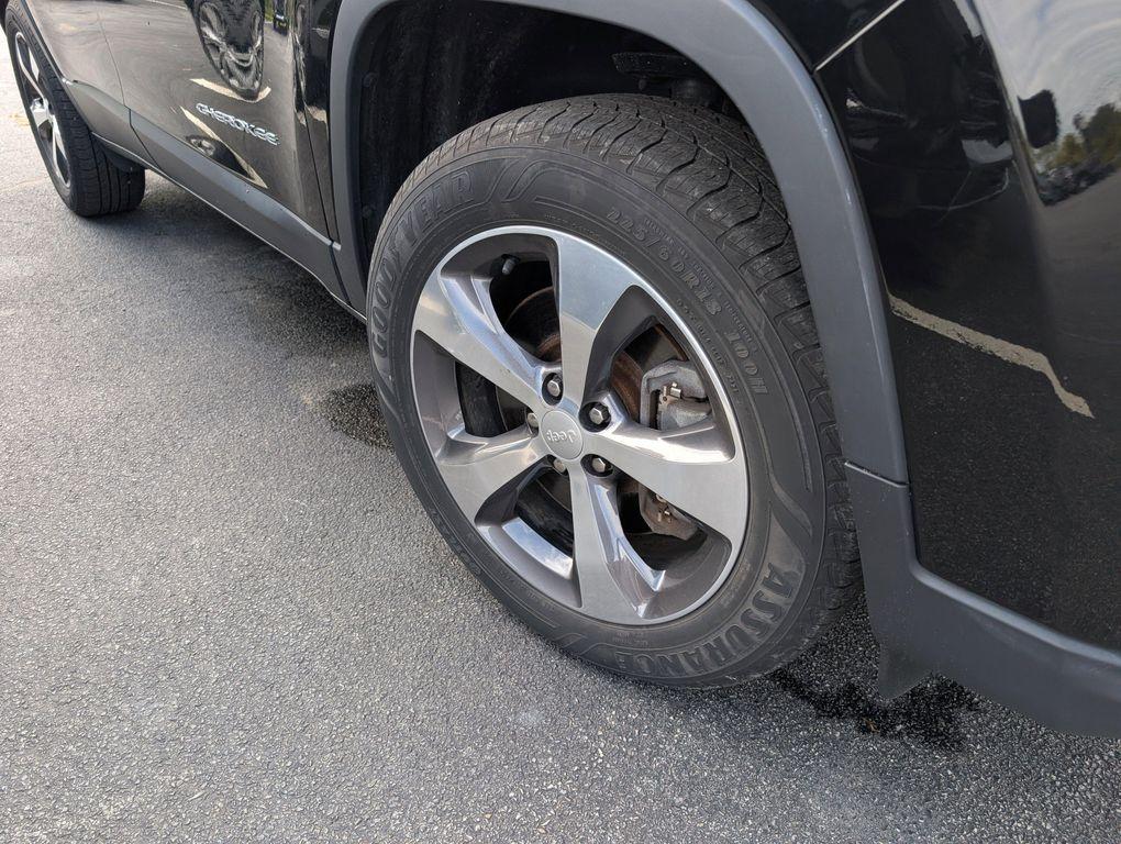 used 2020 Jeep Cherokee car, priced at $19,996