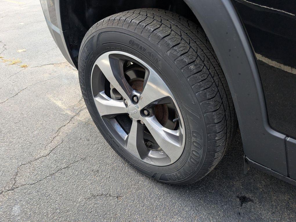 used 2020 Jeep Cherokee car, priced at $19,996