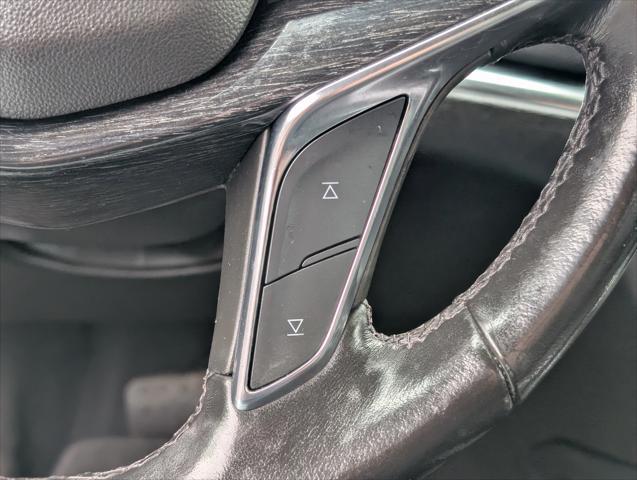 used 2022 Cadillac XT5 car, priced at $28,141
