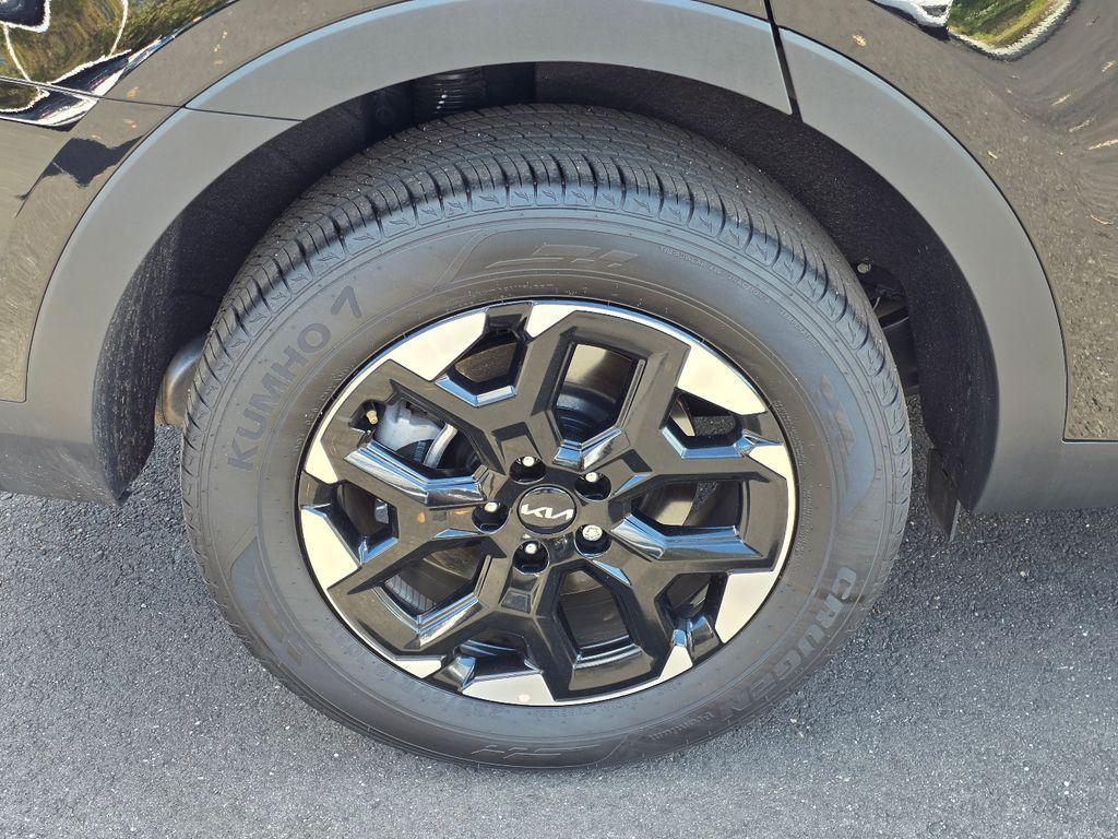 used 2025 Kia Sorento car, priced at $32,740