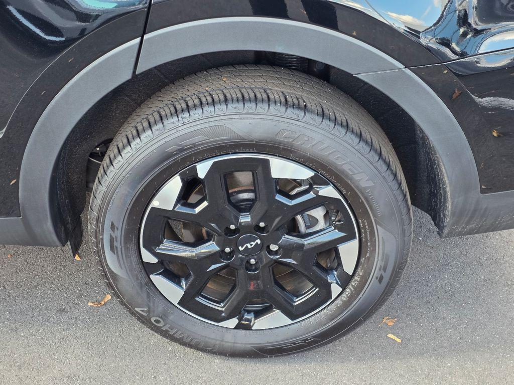 used 2025 Kia Sorento car, priced at $32,740