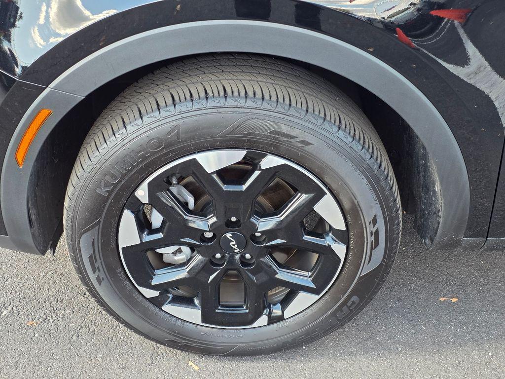 used 2025 Kia Sorento car, priced at $32,740