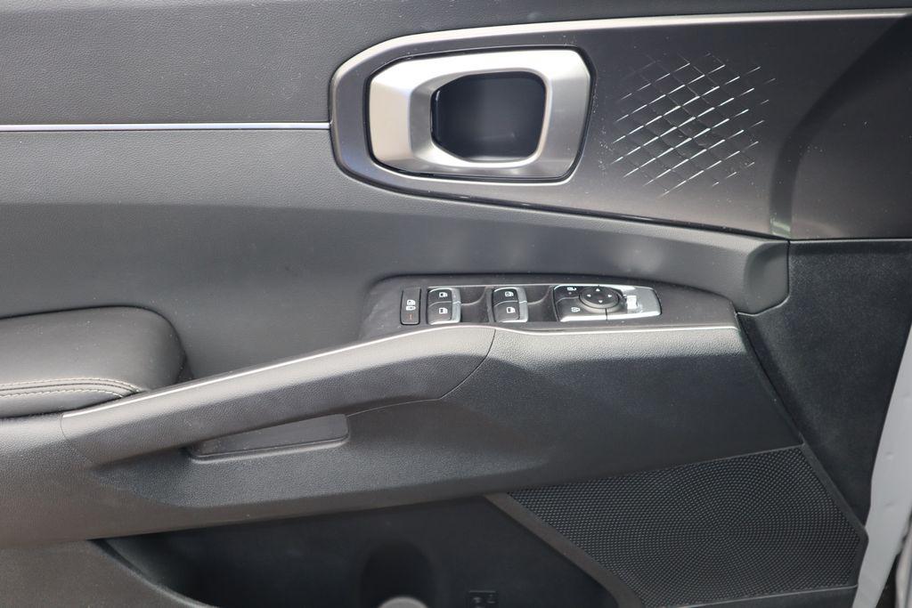 used 2025 Kia Sorento car, priced at $32,410