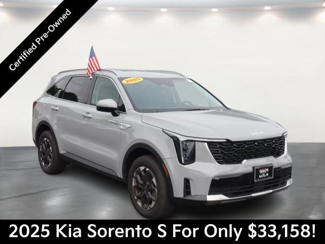 used 2025 Kia Sorento car, priced at $33,158