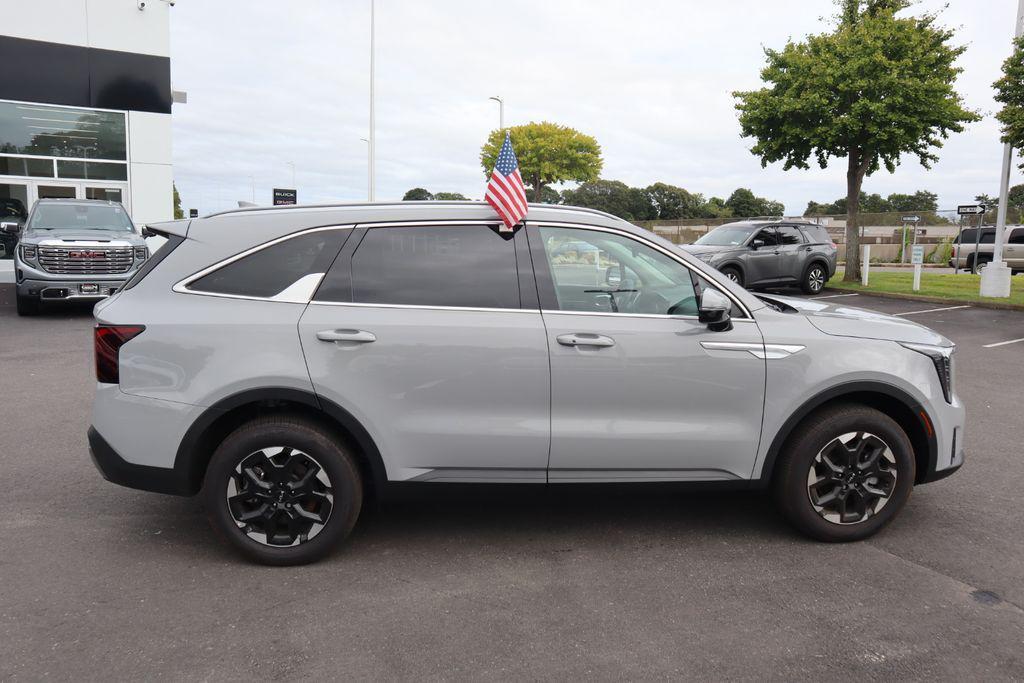 used 2025 Kia Sorento car, priced at $32,410
