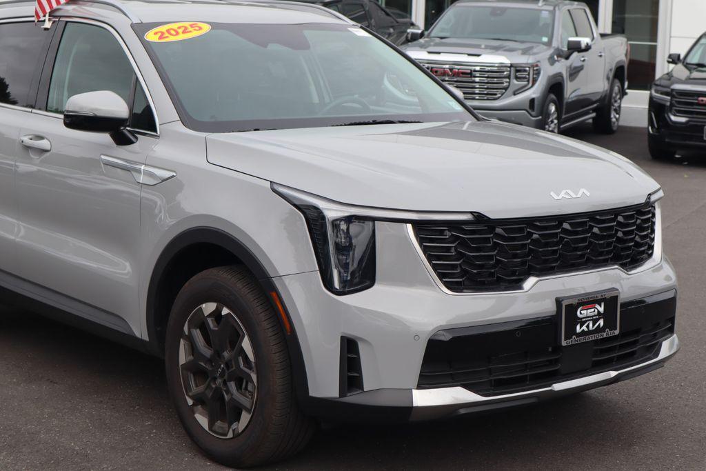 used 2025 Kia Sorento car, priced at $32,410