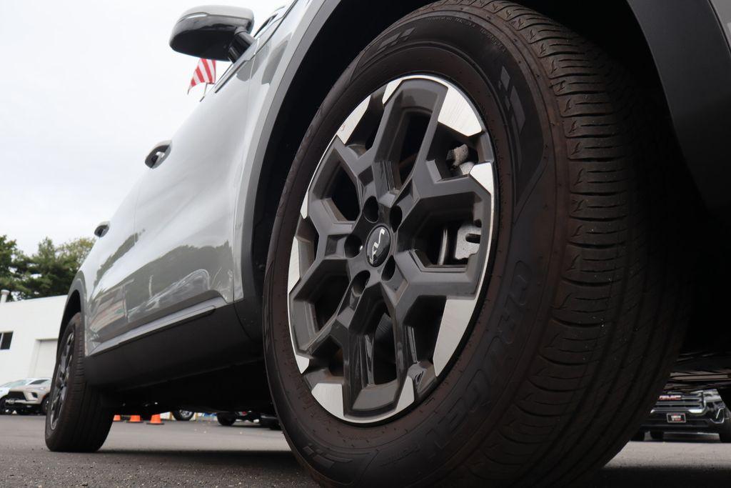used 2025 Kia Sorento car, priced at $32,410